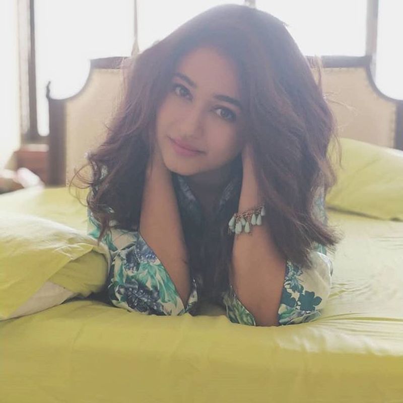 Actress Poonam Bajwaa hot photo's Gallery..!