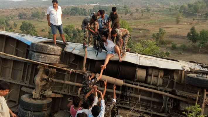 Jharkhand bus falls into gorge...6 people kills Jharkhand bus falls into gorge...6 people kills