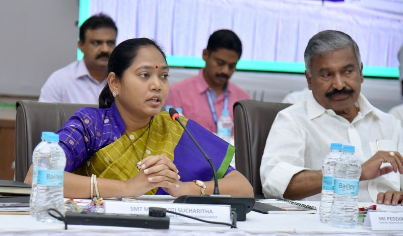 కలెక్టర్లు, ఎస్పీలతో జగన్ సమావేశం