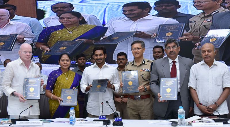 కలెక్టర్లు, ఎస్పీలతో జగన్ సమావేశం