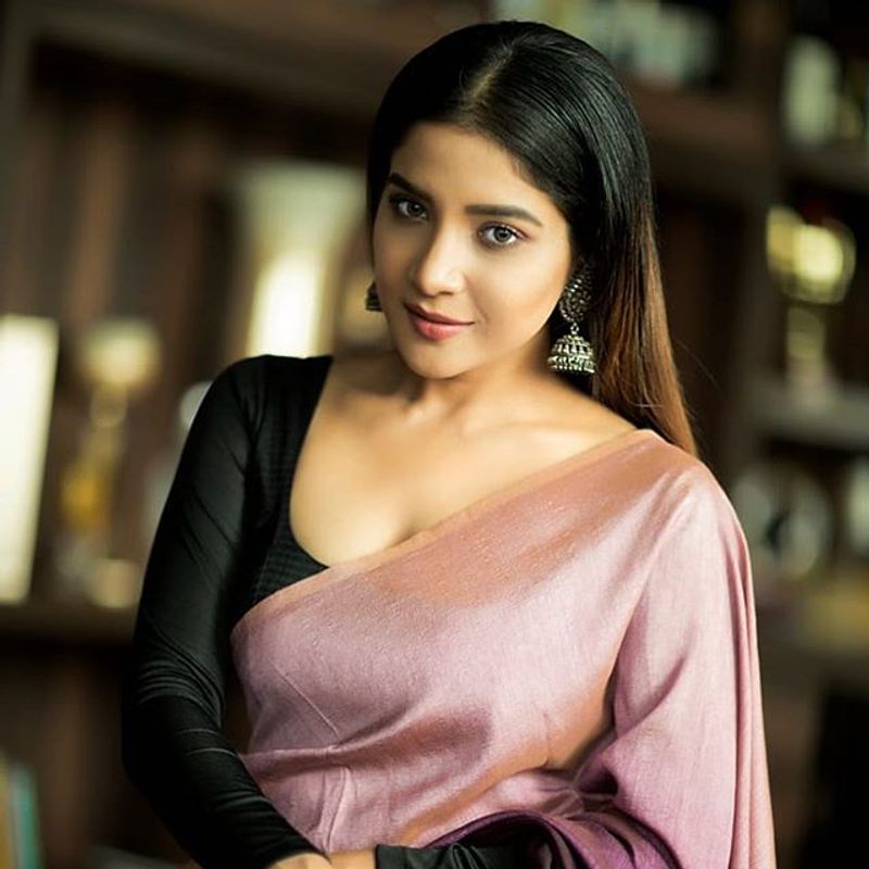 Sakshi Agarwal is a biggie who has posed for the pinnacle of glamor