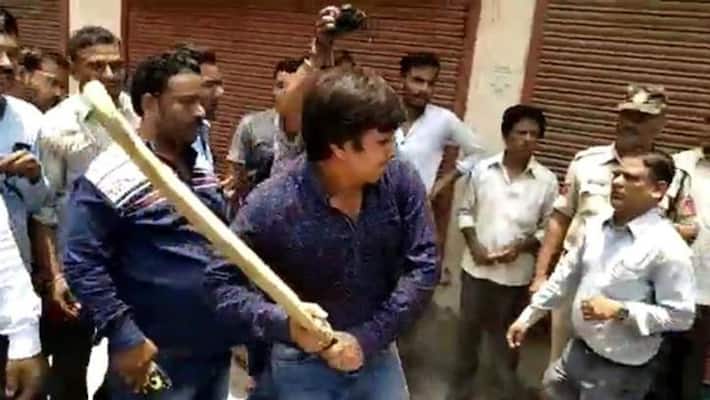 Indore BJP MLA Akash Vijayvargiya thrashes civic officer with cricket bat says will do it again Indore BJP MLA Akash Vijayvargiya thrashes civic officer with cricket bat says will do it again