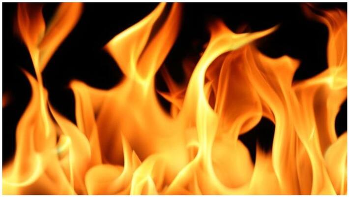UP couple set themselves on fire over scuffle with neighbours in police station UP couple set themselves on fire over scuffle with neighbours in police station