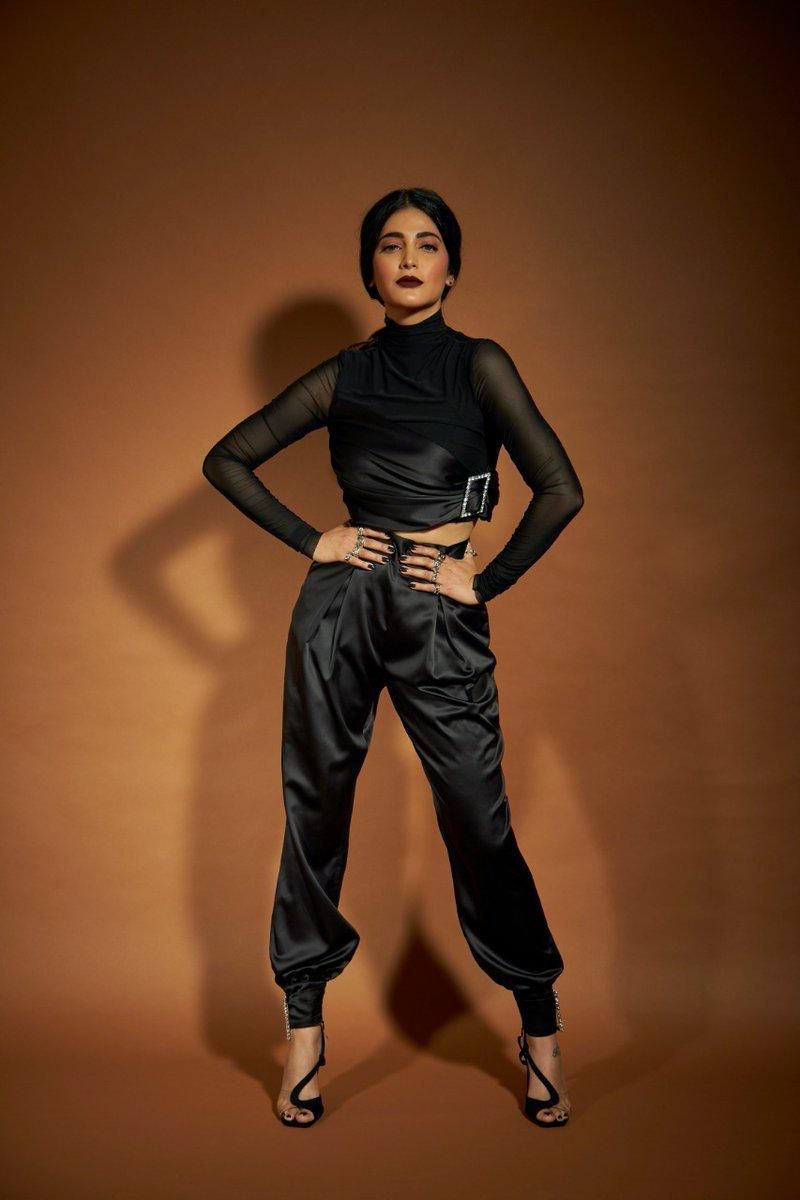 Shruti Haasan Hot Gallery..!