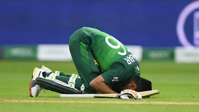 young lady accused babar azam made her pregnant and cheated her