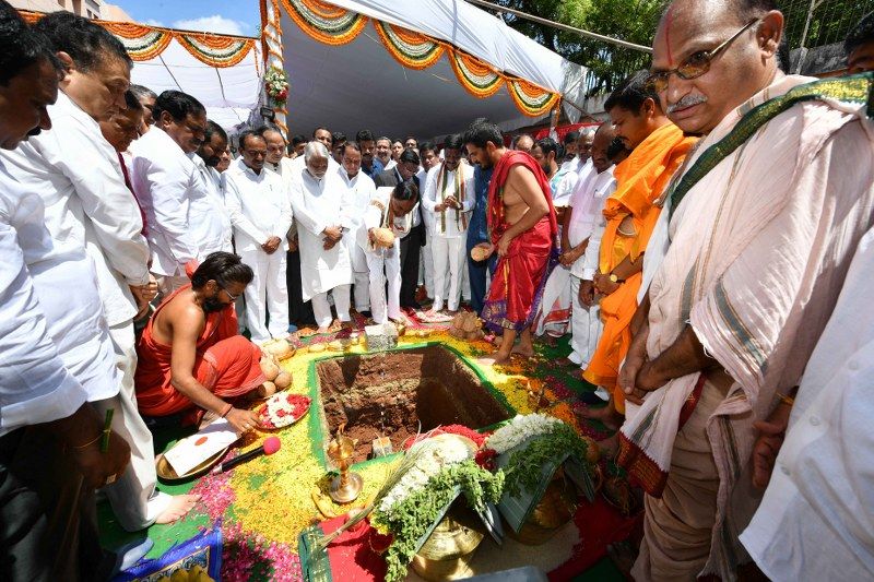 నూతన సచివాలయ నిర్మాణానికి కేసీఆర్ శంకుస్థాపన(ఫోటోలు)