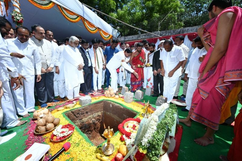 నూతన సచివాలయ నిర్మాణానికి కేసీఆర్ శంకుస్థాపన(ఫోటోలు)