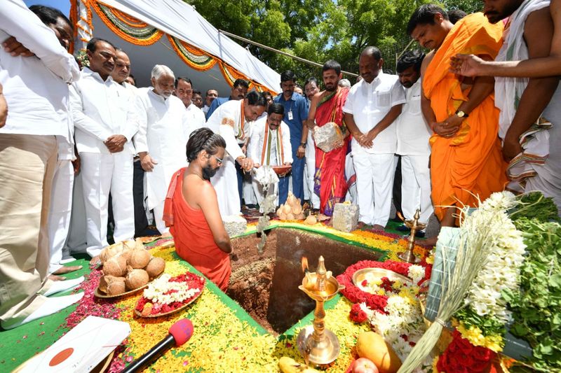 నూతన సచివాలయ నిర్మాణానికి కేసీఆర్ శంకుస్థాపన(ఫోటోలు)