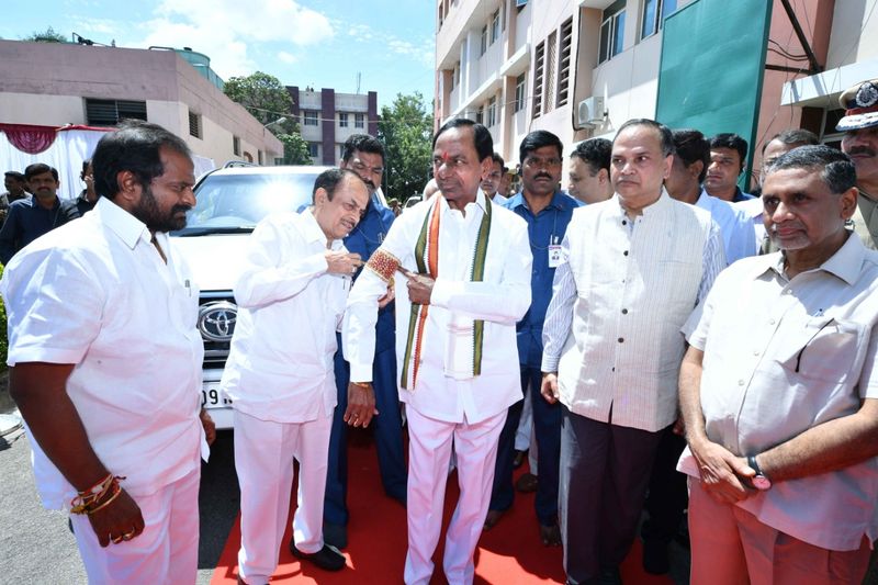 నూతన సచివాలయ నిర్మాణానికి కేసీఆర్ శంకుస్థాపన(ఫోటోలు)