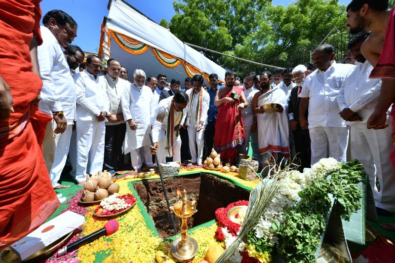 నూతన సచివాలయ నిర్మాణానికి కేసీఆర్ శంకుస్థాపన(ఫోటోలు)