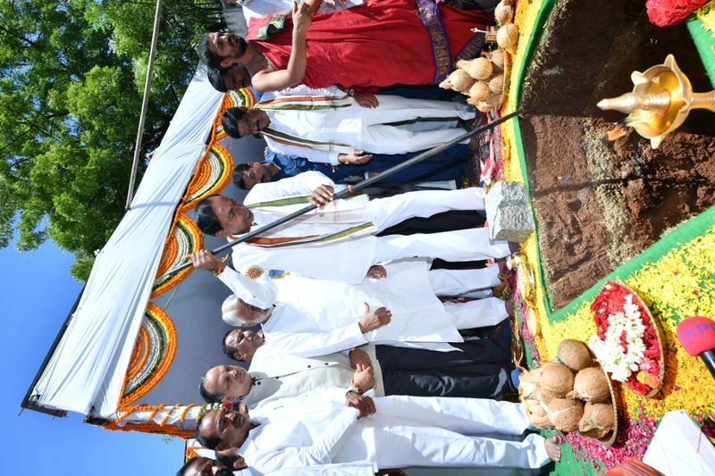 నూతన సచివాలయ నిర్మాణానికి కేసీఆర్ శంకుస్థాపన(ఫోటోలు)