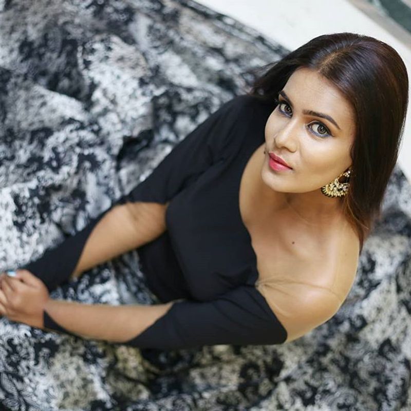 Bigg Boss actress Meera Mithun hot Photos