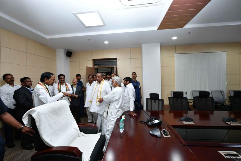 తెలంగాణ కొత్త అసెంబ్లీ నిర్మాణ పనులకు కేసీఆర్ శంకుస్థాపన (ఫోటోలు)