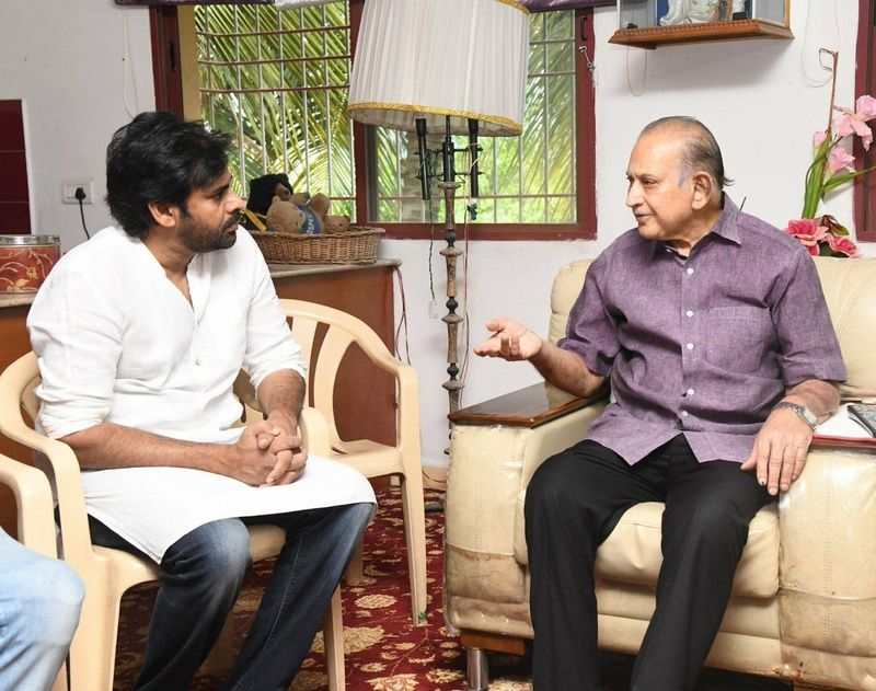 విజయనిర్మల పార్థివదేహానికి పవన్ నివాళి..