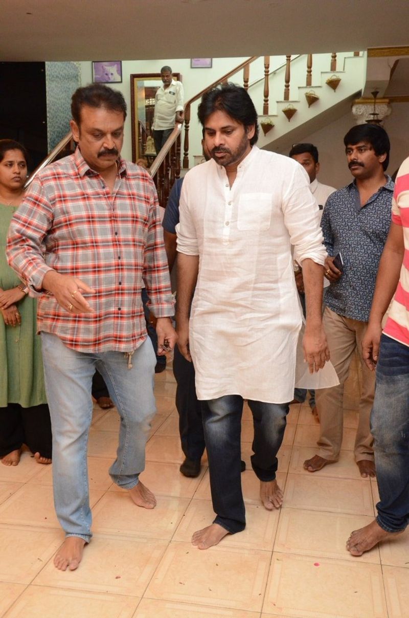 విజయనిర్మల పార్థివదేహానికి పవన్ నివాళి..