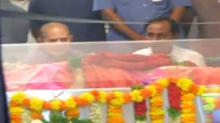 KCR pays tribute to VijayaNirmala KCR pays tribute to VijayaNirmala