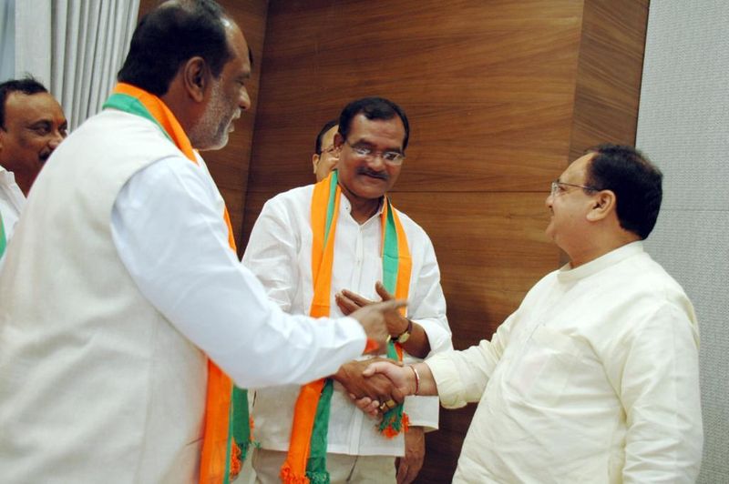 బాబుకు షాక్. బీజేపీలోకి టీడీపీ నేతలు (ఫోటోలు)