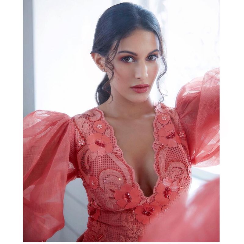Dhanush Moive Heroine Hot Photos..!