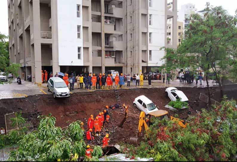 Pune rains: Death toll rises to 17 as wall collapses in Kondhwa area Pune rains: Death toll rises to 17 as wall collapses in Kondhwa area