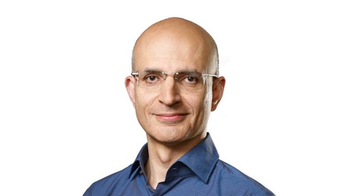 Indian Sabih Khan Apple New Senior Vice President of Operations Indian Sabih Khan Apple New Senior Vice President of Operations
