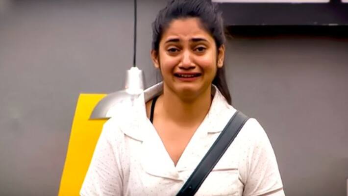 bigboss losliya crying bigboss losliya crying