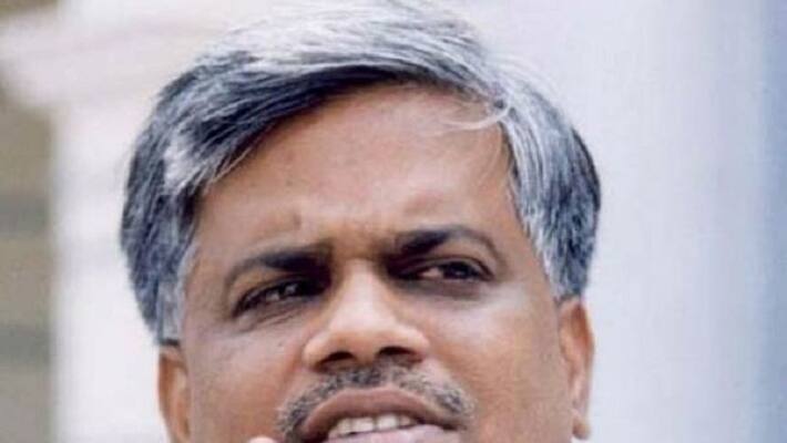 dalavai sundaram oppose by caders dalavai sundaram oppose by caders