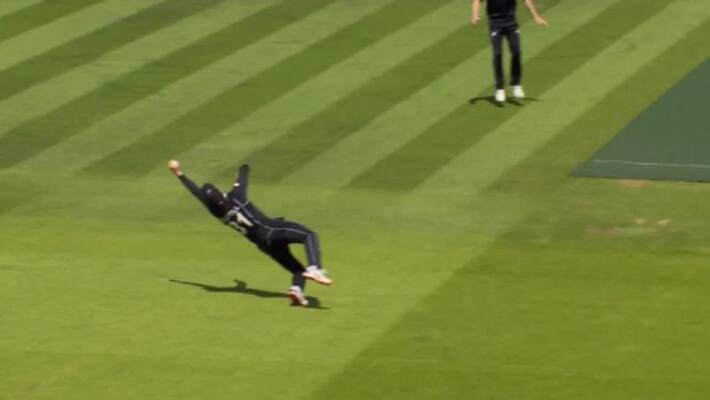 martin guptills amazing catch against australia video martin guptills amazing catch against australia video
