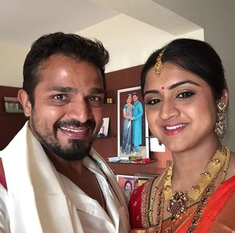Actor Vijay Ragavendra wife Spandana love story photogallery