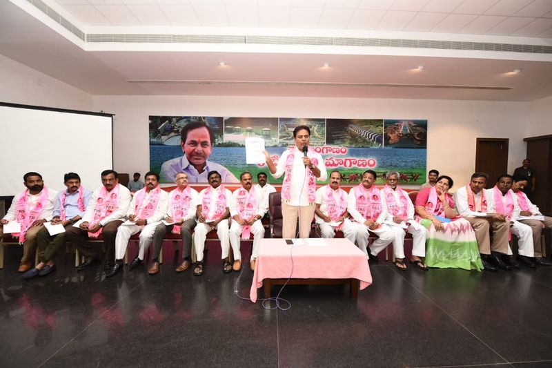 టీఆర్ఎస్ నియోజకవర్గ ఇన్ఛార్జ్లతో కేటీఆర్ భేటీ