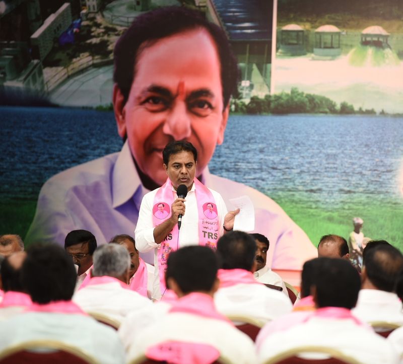 టీఆర్ఎస్ నియోజకవర్గ ఇన్ఛార్జ్లతో కేటీఆర్ భేటీ