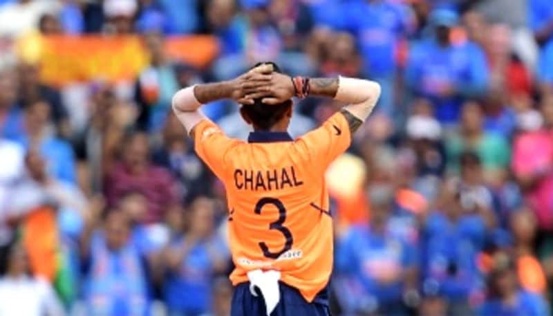 IPL में चहल कोहली की टीम बेंगलुरू के लिए खेलते हैं। इस टीम के लिए भी उनका रिकॉर्ड काफी शानदार है। IPL के प्रदर्शन के आधार पर ही उन्हें भारतीय टीम में जगह मिली थी।