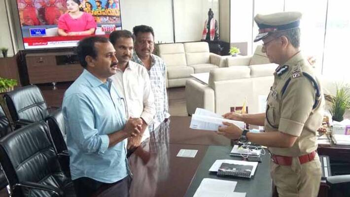 Mangalagiri mla Alla rama krishna reddy meets ap dgp Mangalagiri mla Alla rama krishna reddy meets ap dgp