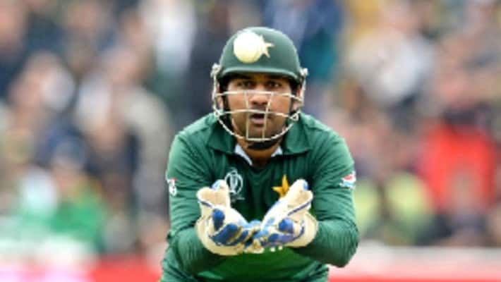 CWC 2019: sarfaraz ahmed fails hilariously while trying to imitate dhoni, Watch Video CWC 2019: sarfaraz ahmed fails hilariously while trying to imitate dhoni, Watch Video