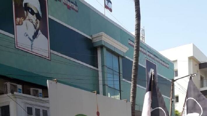 Is the ammk head office empty? ttv in pity ..! Is the ammk head office empty? ttv in pity ..!