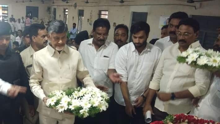 tdp chief chandrababu pays tribute to koteshwaramma tdp chief chandrababu pays tribute to koteshwaramma