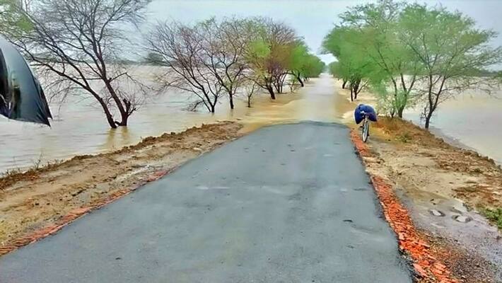 Flood like situation in balrampur after 12 hours of heavy rain Flood like situation in balrampur after 12 hours of heavy rain