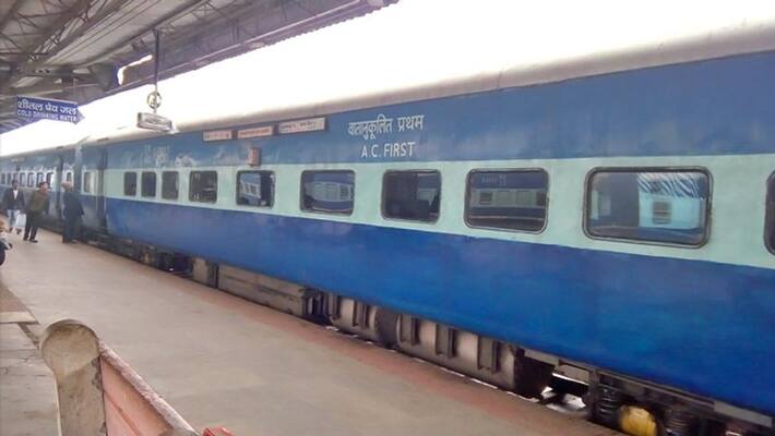 muzzafarpur-new delhi saptkranti express catches fire muzzafarpur-new delhi saptkranti express catches fire