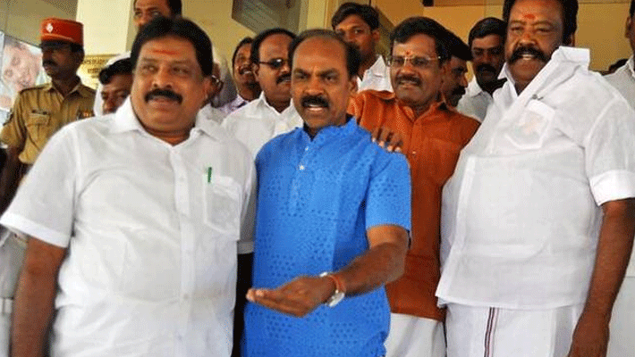 The MLA has left the hands of ttv Dhinakaran The MLA has left the hands of ttv Dhinakaran