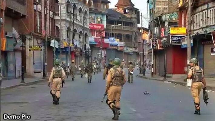 army in action, search operation carried in pulwama army in action, search operation carried in pulwama