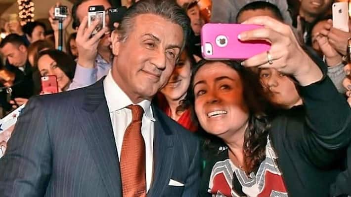 Hollywood actors demand 1081 dollars for selfie Hollywood actors demand 1081 dollars for selfie