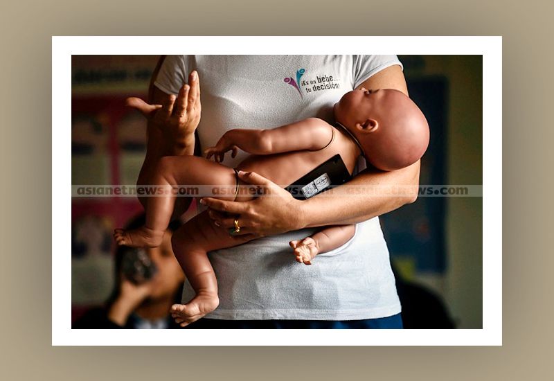 పురుషుడి పురుషాంగం.. స్త్రీ జననాంగంలోకి ప్రవేశించడం మాత్రమే శృంగారం కాదు. ఈ విషయం కూడా పిల్లలకు అవగాహన కల్పించాలి. ఎందుకంటే.. లెస్సీబియన్స్, గే లలో ఇది సాధ్యం కాదుకదా. ఆ ఆలోచనను పిల్లల మెదడులో నుంచి తీసేయాలి.