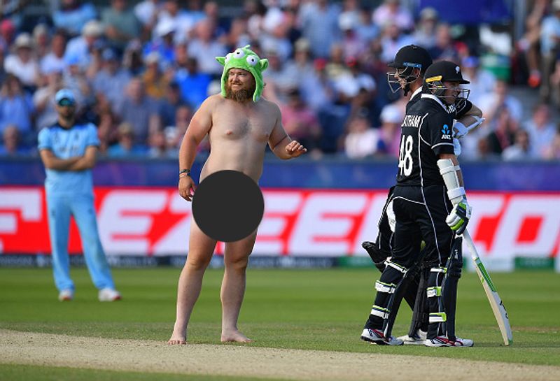 See Viral Images of nacked Cricket Fan in the ground spb