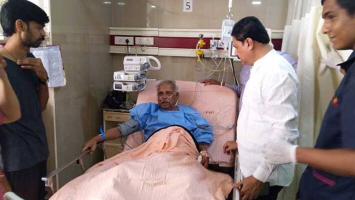 Veteran Congress Leader Kagodu Thimmappa Hospitalized in Shivamogga Veteran Congress Leader Kagodu Thimmappa Hospitalized in Shivamogga