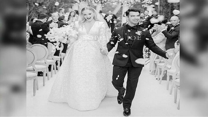 Actress Sophie Turner shares her wedding photo on social media. Actress Sophie Turner shares her wedding photo on social media.