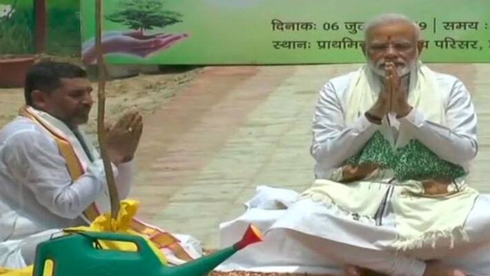 pm modi at varanasi, unveil shastri statue, pm modi at varanasi, unveil shastri statue,