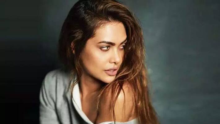 esha gupta harassed by hotel owner esha gupta harassed by hotel owner