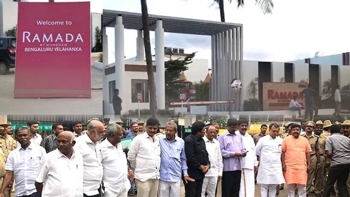 Protest against Rebel lawmakers at Shivamogga Protest against Rebel lawmakers at Shivamogga
