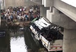 Double decker bus collapsed in Yamuna Expressway, 29 people died on the spot