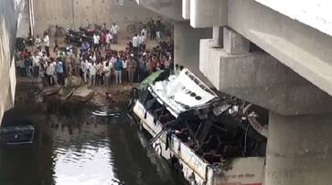 Double decker bus collapsed in Yamuna Expressway, 29 people died on the spot