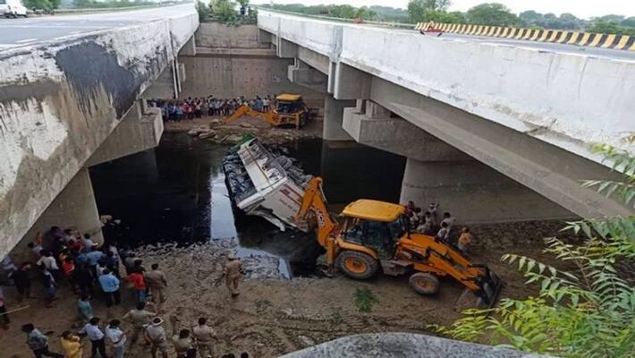 horrific accident on Yamuna Expressway in Uttar Pradesh horrific accident on Yamuna Expressway in Uttar Pradesh